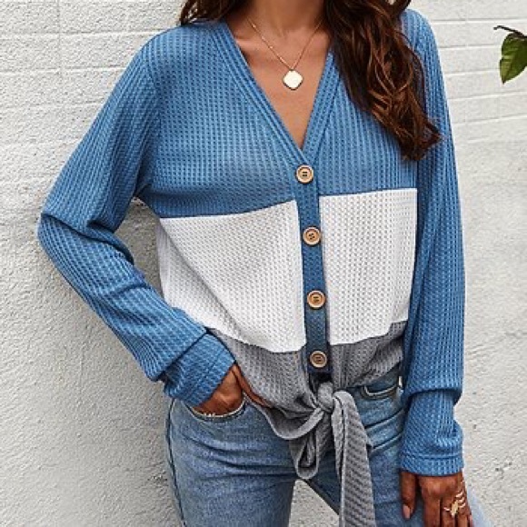 🌟SALE 2/$10.00‼️ Luna Tuccini Blue/White Color-Block Tie-Front Top, Size M - Picture 9 of 9